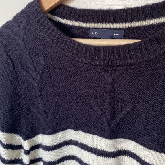 Gap striped sweater- size L - Picture 3 of 4